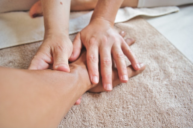 hands and feet massage